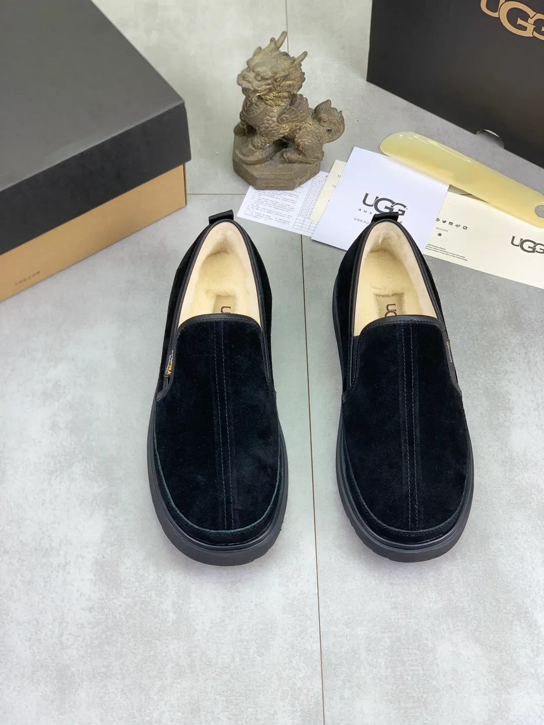 Men's men's shoes 💰P580 [New style] hot style 💰 versatile casual slip-on fur shoes 🆘 "Real Wool" [UGG] 👉 hot style men's shoes official website synchronization 🔰 quality [proud] is not comparable to the imitations in the general market 🌀 The upper is imported Italian frosted calfskin, and the lining: foot pad 🅰️ grade 🐑 real wool 👻 Only Grade A can show the effect The hand feels smooth and delicate 🔱The shoe shape is grand, only the factory can achieve it 🎄The perfect toughness of the original outsole 👻⬛️ can allow customers to bid farewell to one-time consumption. Real wool lining, super warm. Available in black or brown. Size: 39-44